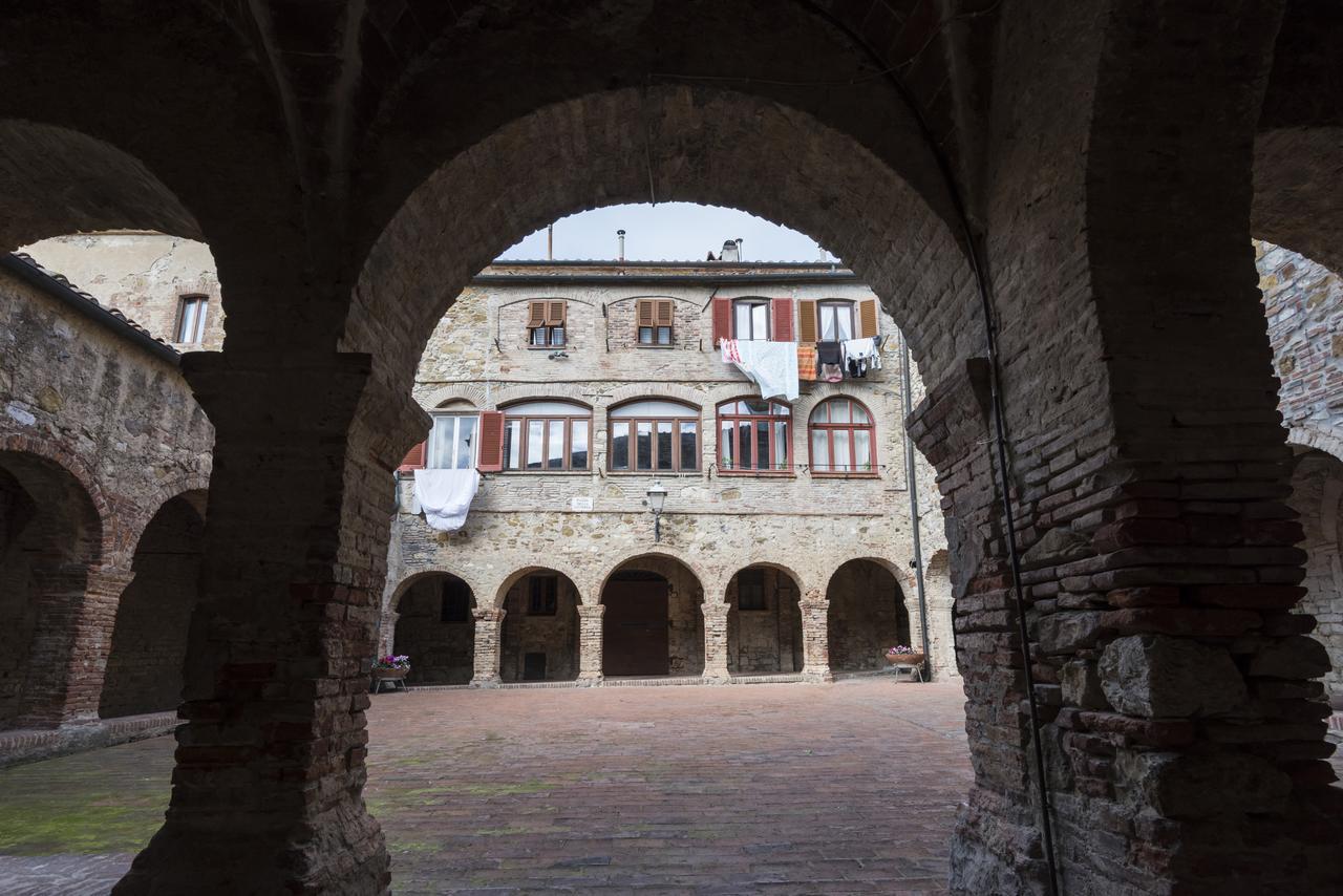 Il Chiostro Appartamenti & Suites スヴェレート エクステリア 写真